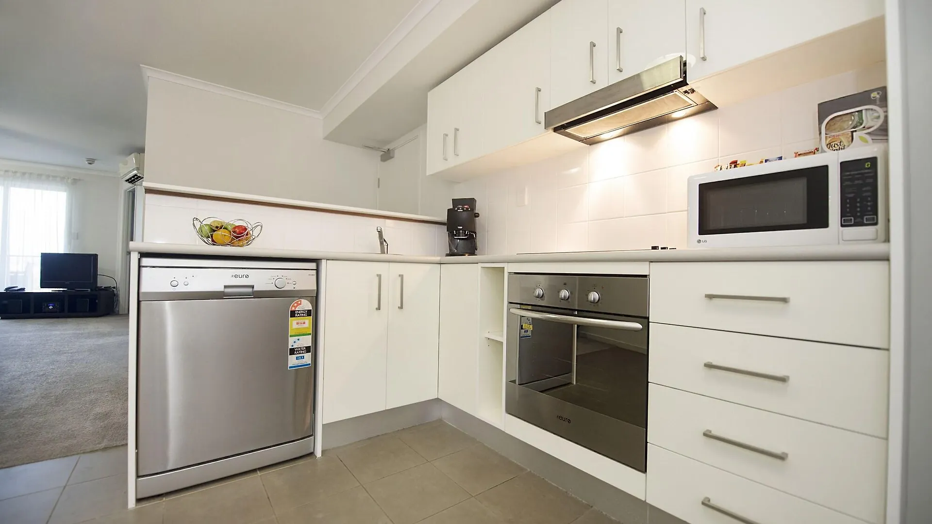 Gladstone City Central Apartment Hotel Official 4*,